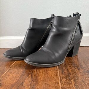 dv | Black Ankle Boots